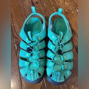 Keen women’s Clearwater Sz 10